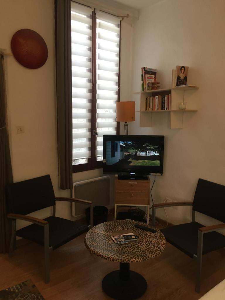 Appart Sympa Dans Le Vieux Nimes Luaran gambar